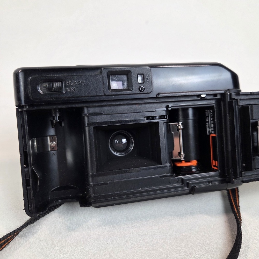 Canon Sure Shot Vintage 35mm Film Camera 38mm f/2.8 - Powers On - Picture 10 of 15